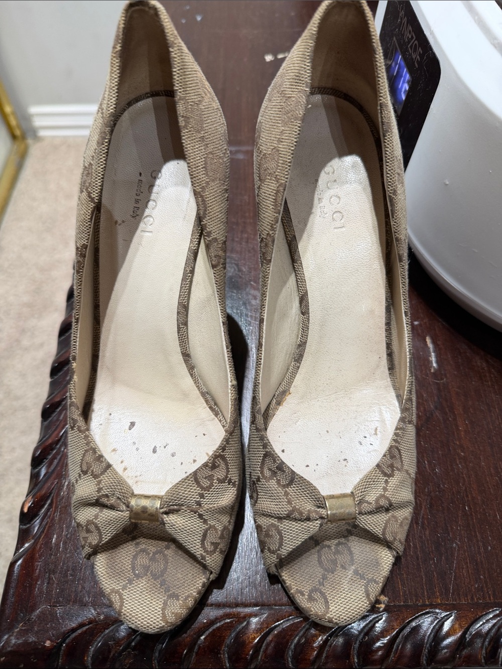 Gucci Tan Monogram Bow Peep-Toe Pumps